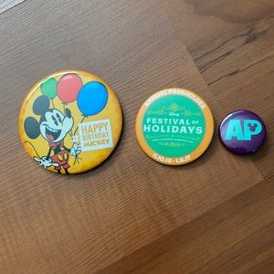 New, Disney 3 button set